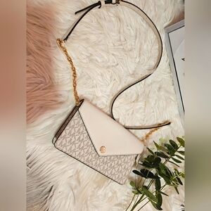 Michael Kors Jet set travel wallet/crossbody  purse!